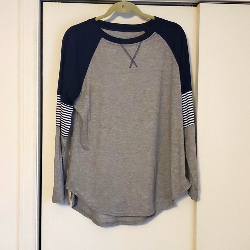 Boutique Navy and gray baseball shirt XL